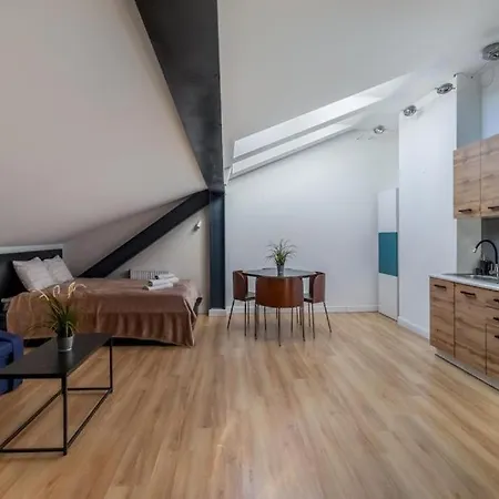 Close-golden Waw - Old Town - Marcinkowskiego #5 *