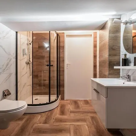 Close-golden Waw - Old Town - Marcinkowskiego #5 *